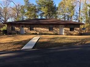 Building Photo - Hickory Hill 2/1