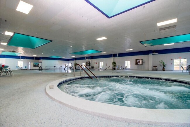 Building Photo - 302 Andover Pl S