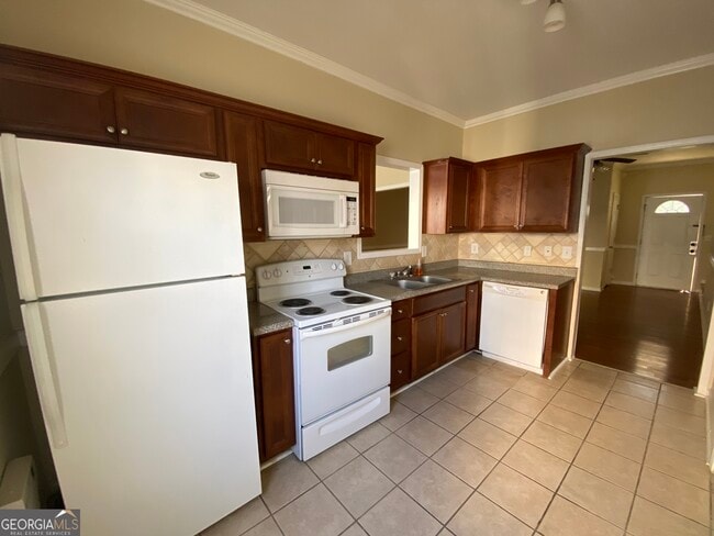 Building Photo - 212 Village Dr