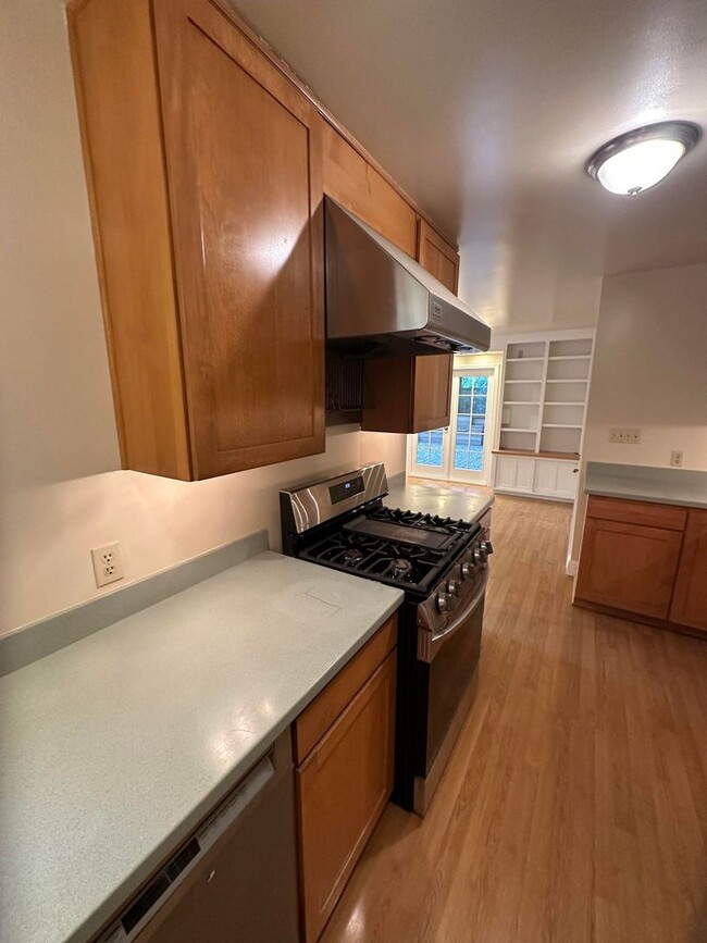 Building Photo - Stunning 4 Bedroom, 3 Bath Single Family Home with Spacious Yard - Available July 15th!