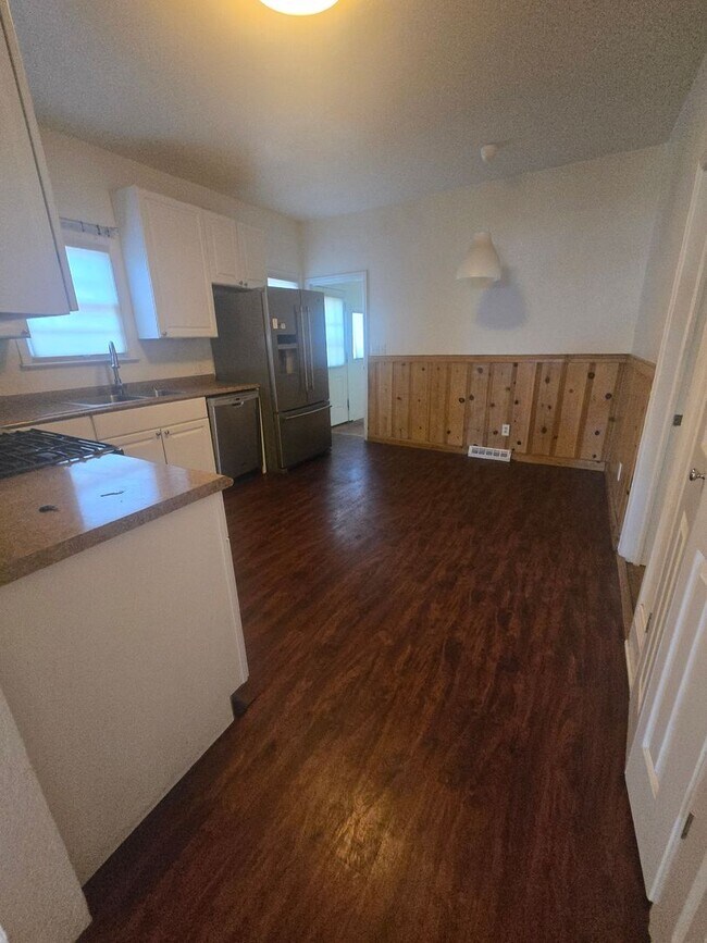 Building Photo - Spacious and Bright 3B Home in Longmont Available NOW! Great Location!