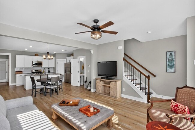 Building Photo - 1525 White Tip Ln