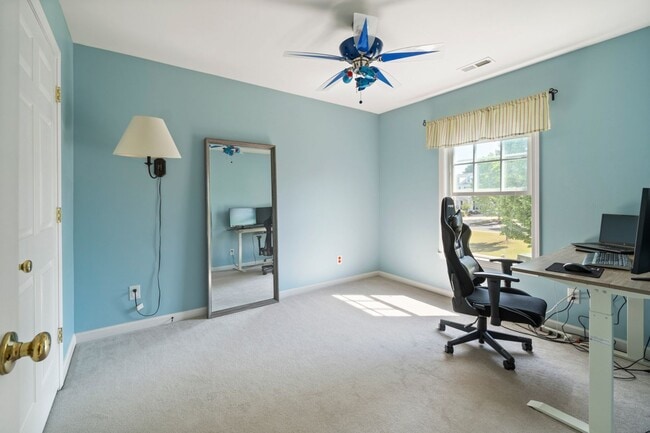 Building Photo - Beautiful 4 Bedroom, 2.5 Bath in Ballantyne Area