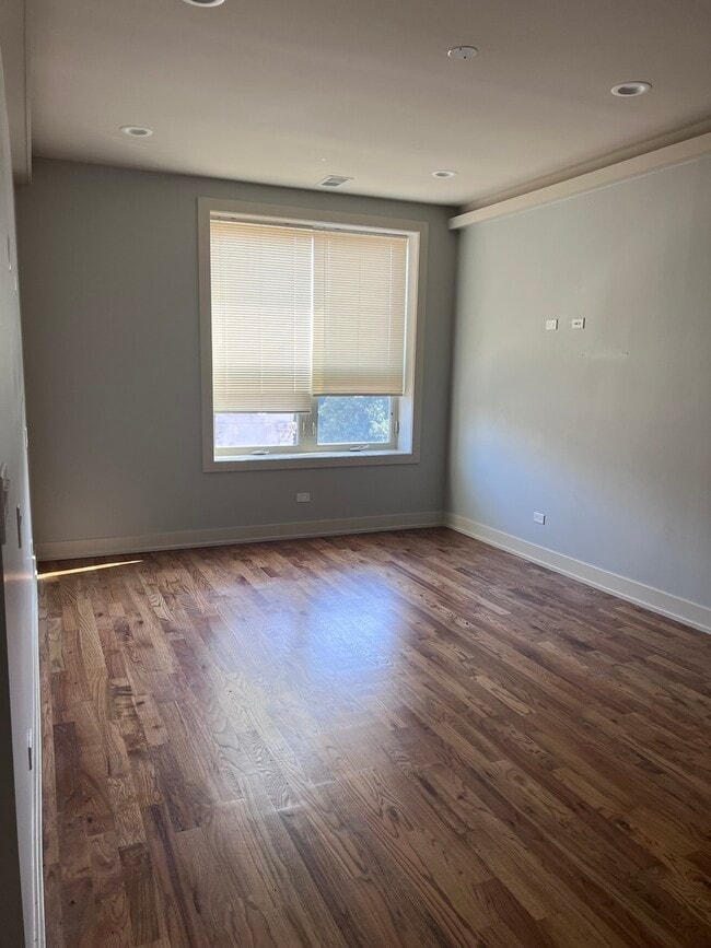 Building Photo - 1208 E 64th St
