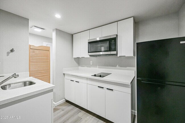 Building Photo - 3025 N 32nd St