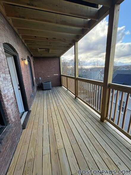 Building Photo - 28 Woodland St