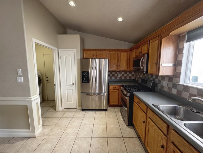 Building Photo - 8608 Quail Creek Ct NE