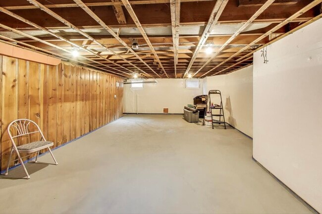 Building Photo - 4350 Bobolink Terrace