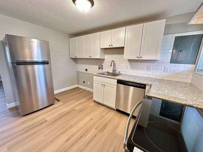 Building Photo - 301 Henrich Dr