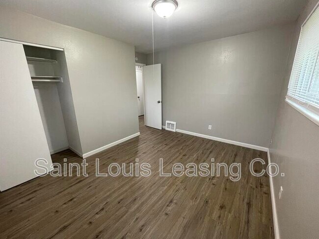 Building Photo - 145 Clearview Dr