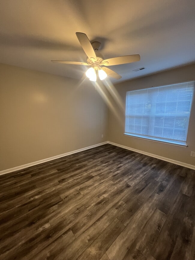 Building Photo - 8020 Tremaine Ct