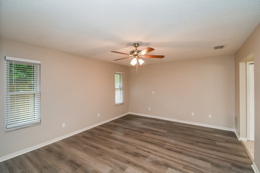 Building Photo - 810 Hardwood St