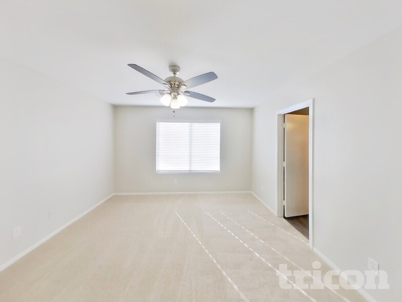 Building Photo - 11445 W Cambridge Ave