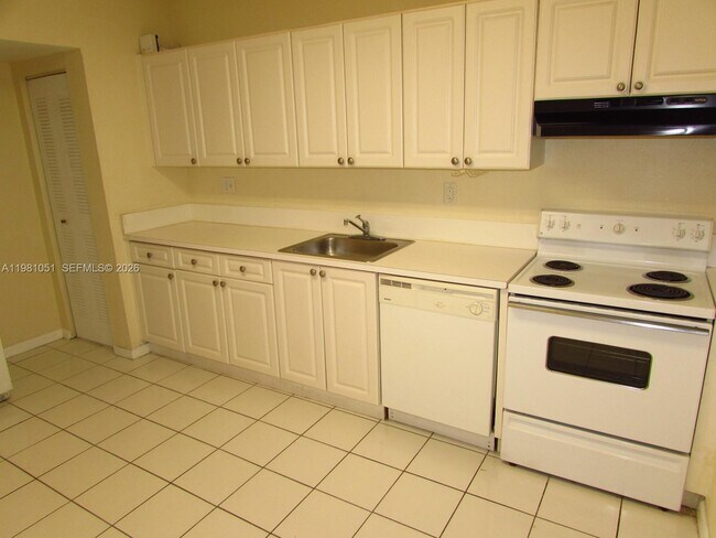 Building Photo - 5100 SW 41st St