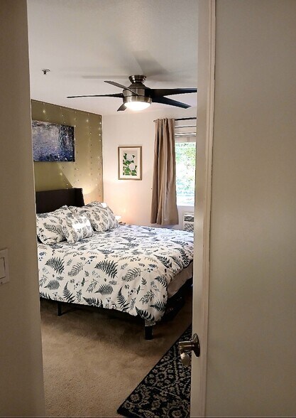 Building Photo - 720 NW 185th Ave