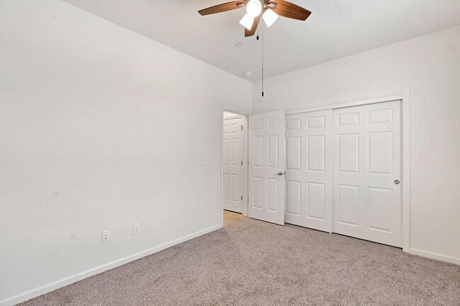 Building Photo - MOVE IN READY!! 3 BEDROOM 2 BATH HOME