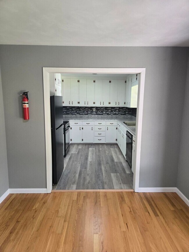 Building Photo - Charming 3-Bedroom Brick Home in Town – Newly Remodeled!