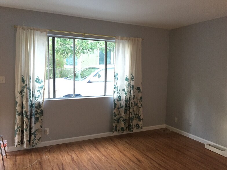 Living Rooms - 5529 Cartwright