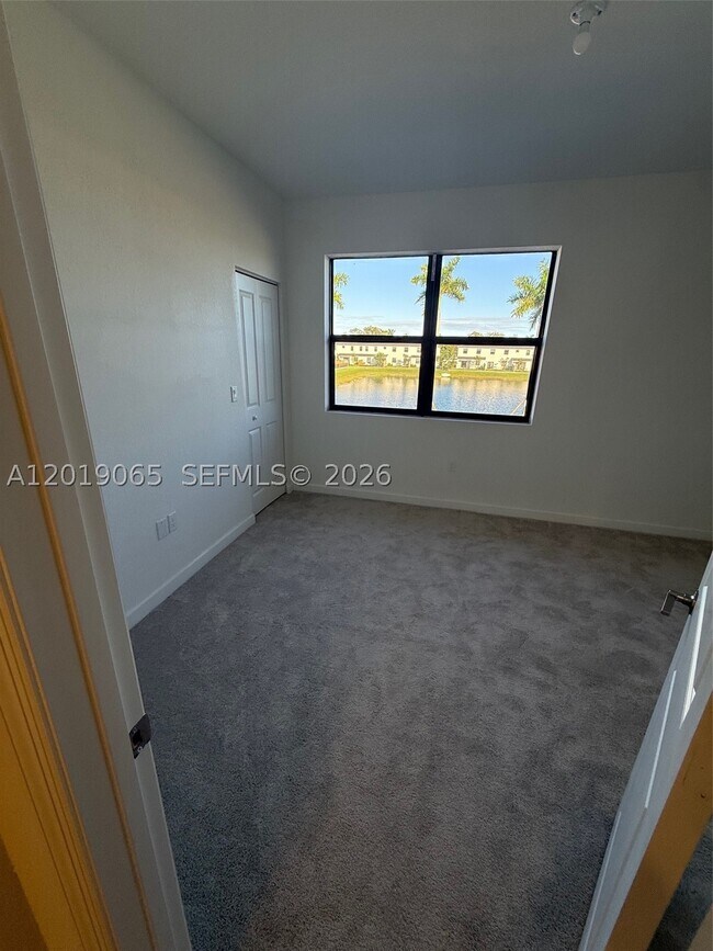 Building Photo - 4957 Oakmont Dr