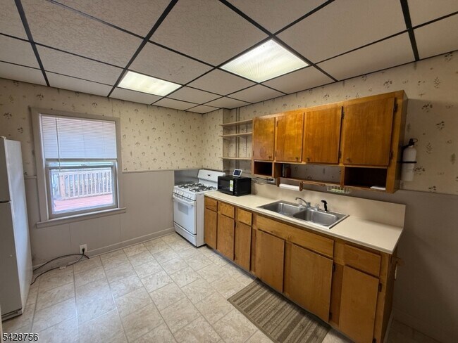 Building Photo - 23 E Hanover Ave