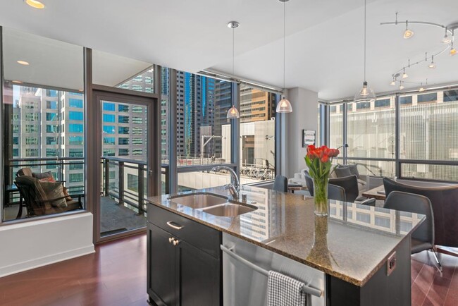Building Photo - Madison Tower & Hotel 1000 - 1 bedroom + den