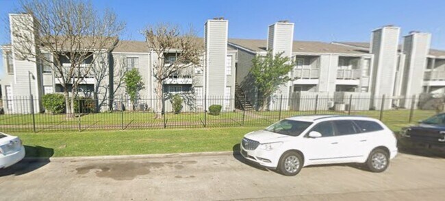 Building Photo - 12500 Sandpiper Dr