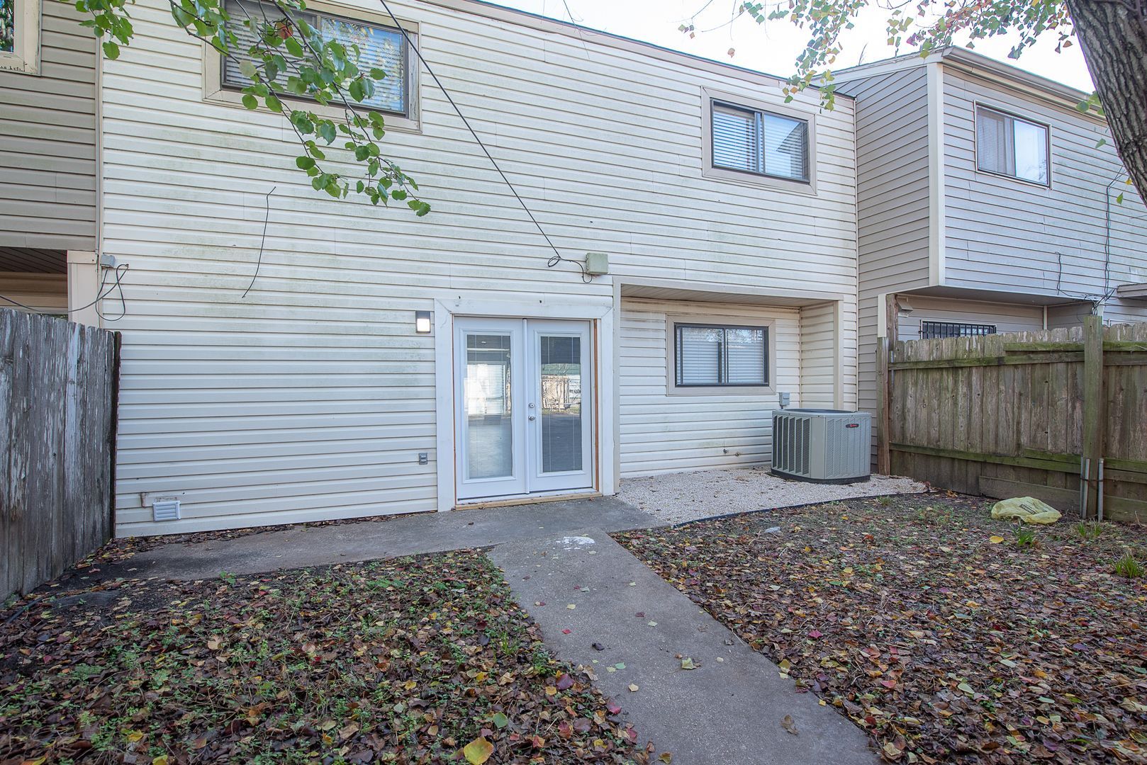 Building Photo - 3 Bed, 1.5 Bath Townhome in Bryan for August Move In!