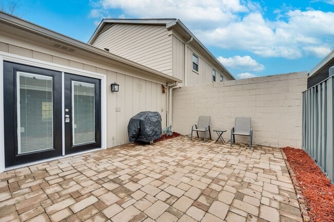 Building Photo - Awesome 2BE/BA townhouse in Bellevue!