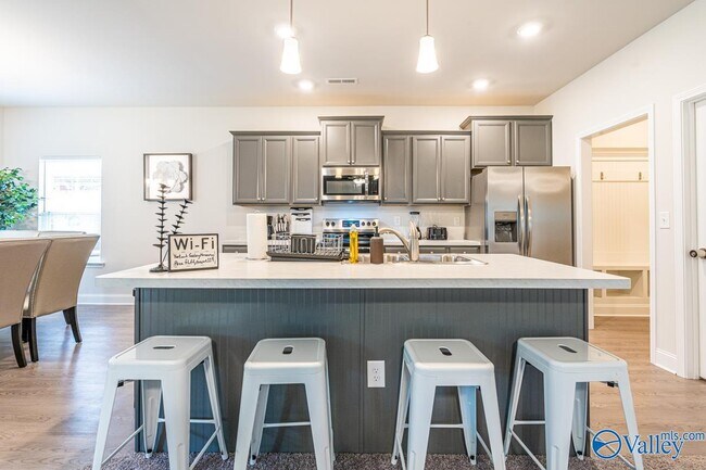 Building Photo - 176 Tybee Dr