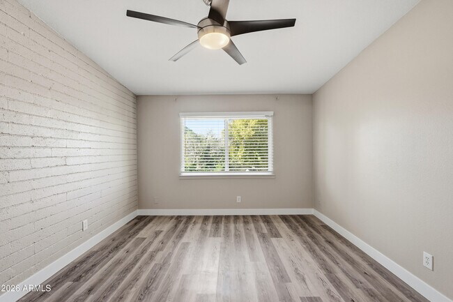 Building Photo - 6116 N 12th Pl