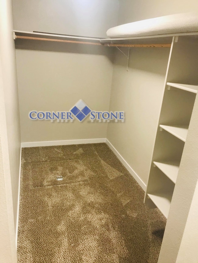 Building Photo - Great Meridian Home with Bonus Room!