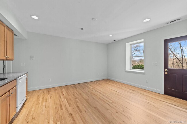 Building Photo - 142 Bannon Ave