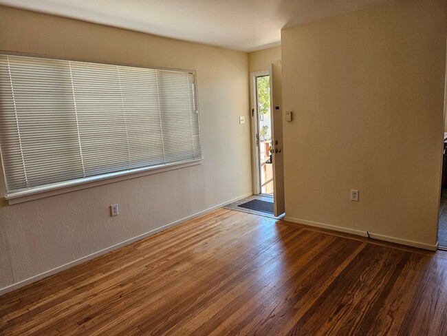Building Photo - San Bruno 1 bed 1 bath available now