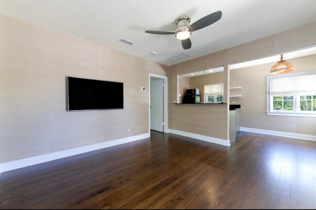 Building Photo - 123 N Palmway