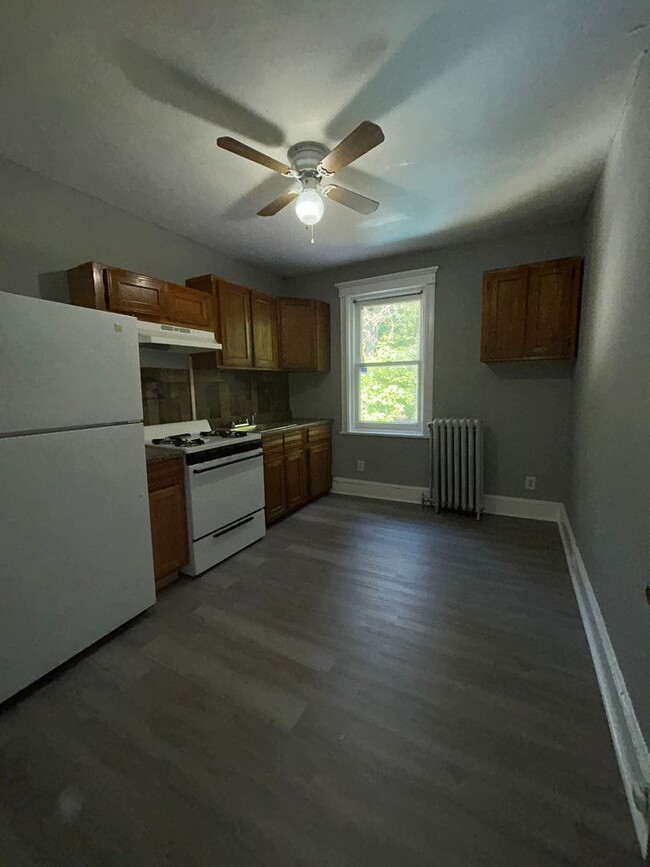 Building Photo - 648 Stuyvesant Ave