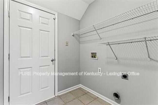 Building Photo - 872 Burkewood Dr