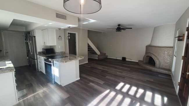 Building Photo - Pointe South Mountain 2-bedroom condo, gat...