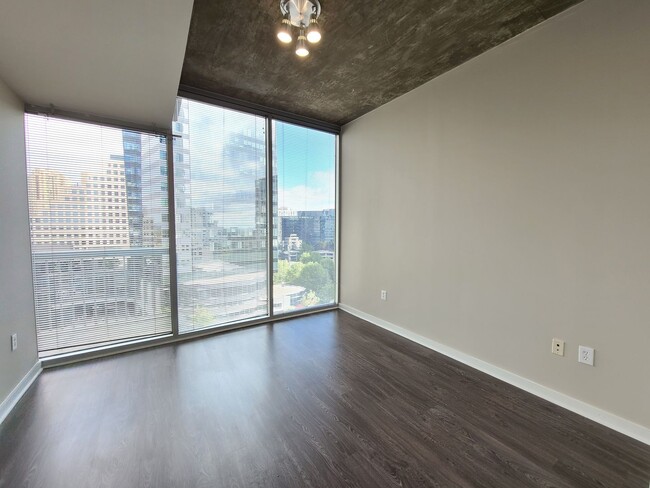 Building Photo - Spacious 1 Bedroom Condo at REALM Buckhead