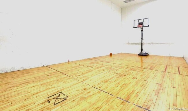 Building Photo - 161 Pearsall Dr