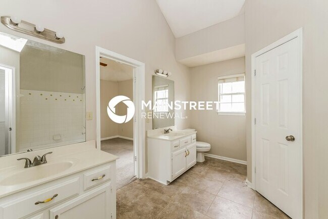 Building Photo - 3 Bedroom Pet-Friendly Home in Memphis, TN with Main Street Renewal