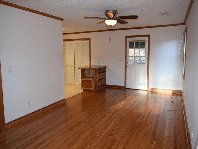 Building Photo - 241 Sunset Dr