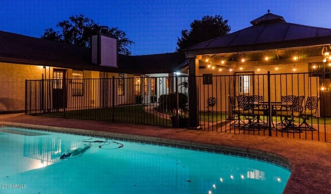 Building Photo - HUGE House In Tempe Close to ASU