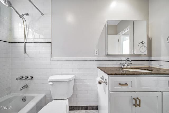 Building Photo - 590 N Los Robles Ave