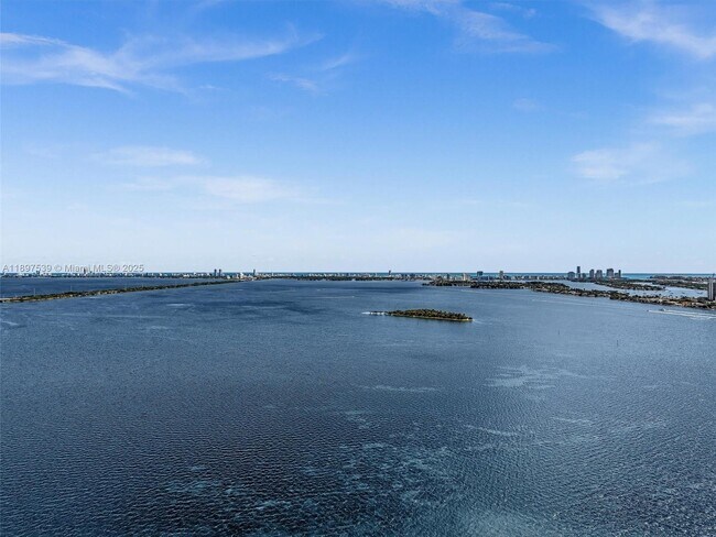 Building Photo - 700 NE 24th St