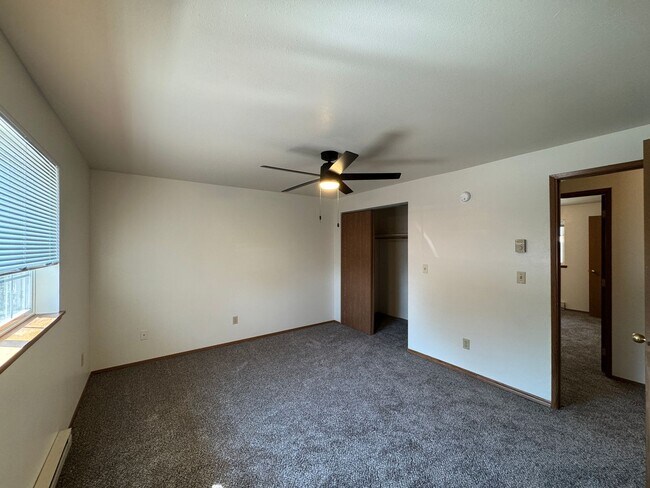 Building Photo - 1018 Holbrook Ct