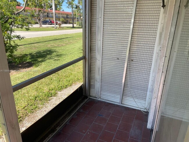 Building Photo - 20201 NE 29th Ct