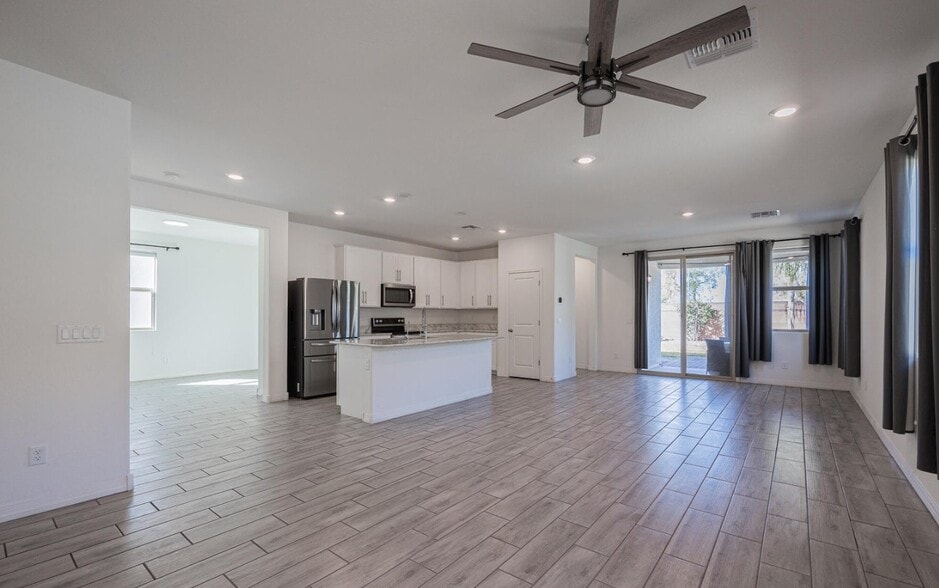 Building Photo - 5726 S 30th Gln