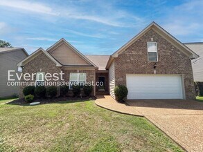Building Photo - 3-Bed/2-Bath Home with Fireplace and 2-Car Garage/Available Now!