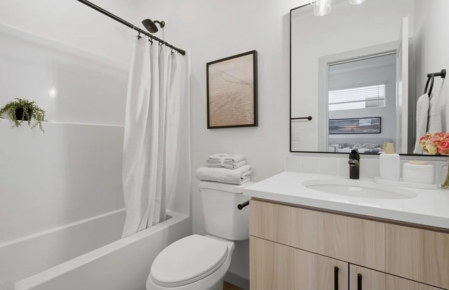 Building Photo - 7057 SE 60th Ave