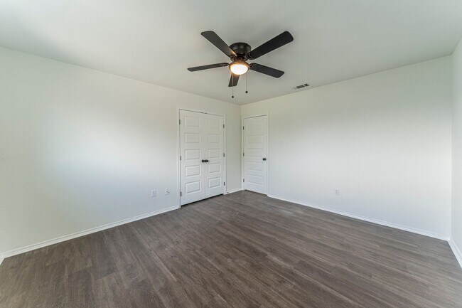 Building Photo - Sable Ln Duplex